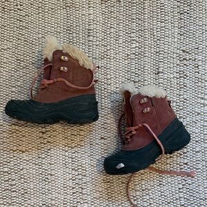 North Face Girls Dark Pink + Black Winter Boots with Fur Trim Size 2 big girls
